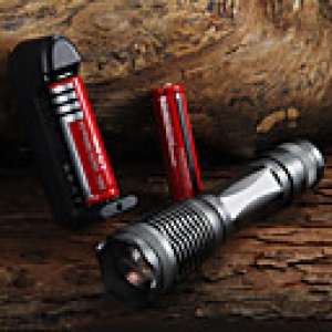 CREE XM-L T6 2000 Lumens 5 Mode LED Zoom Flashlight T6 Light (3AAA / 118650) 2  Batteries  charger